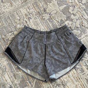 Lululemon Seawheeze Black and White Women's Shorts 2.5 inseam